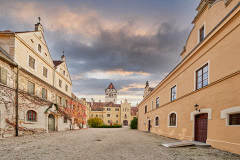 Gemeinde Schönau Landkreis Rottal-Inn Schloss Vorhof Hörniweg (Dirschl Johann) Deutschland PAN